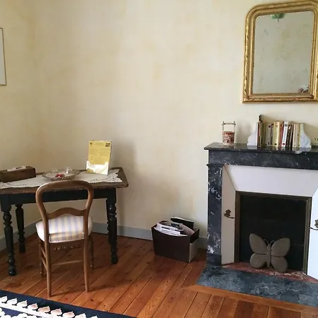 Chateau Du Beugnon Bed & Breakfast *