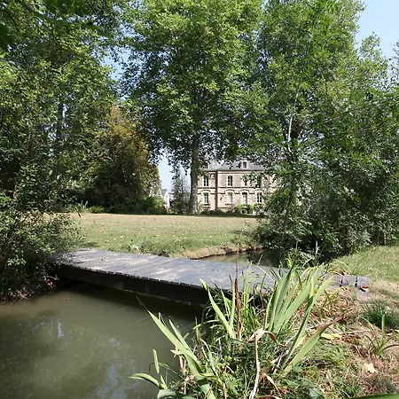 Bed & Breakfast Chateau Du Beugnon *