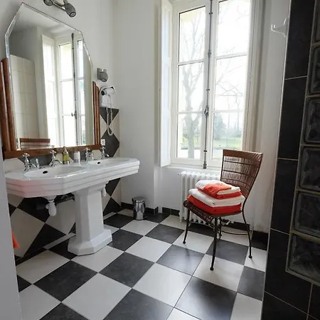 Chateau Du Beugnon Bed & Breakfast